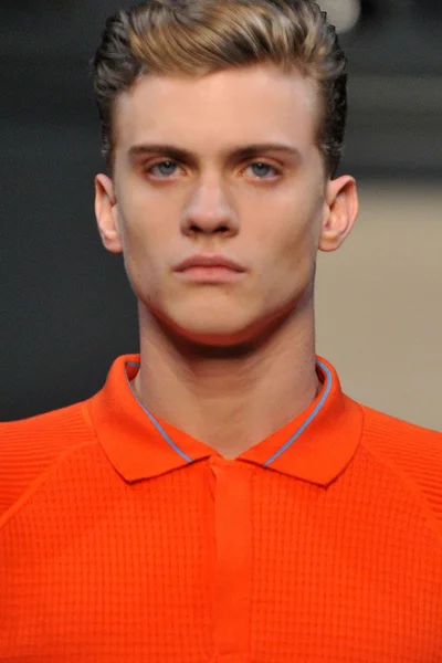 Look 60